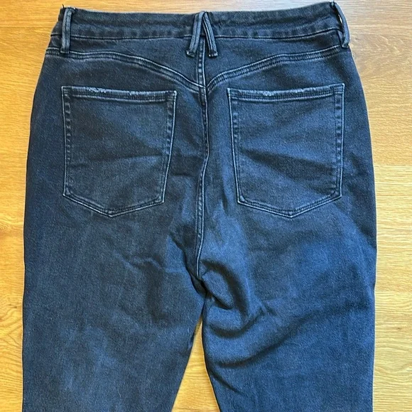Good American Good Curve Black Jeans - Picture 6 of 7